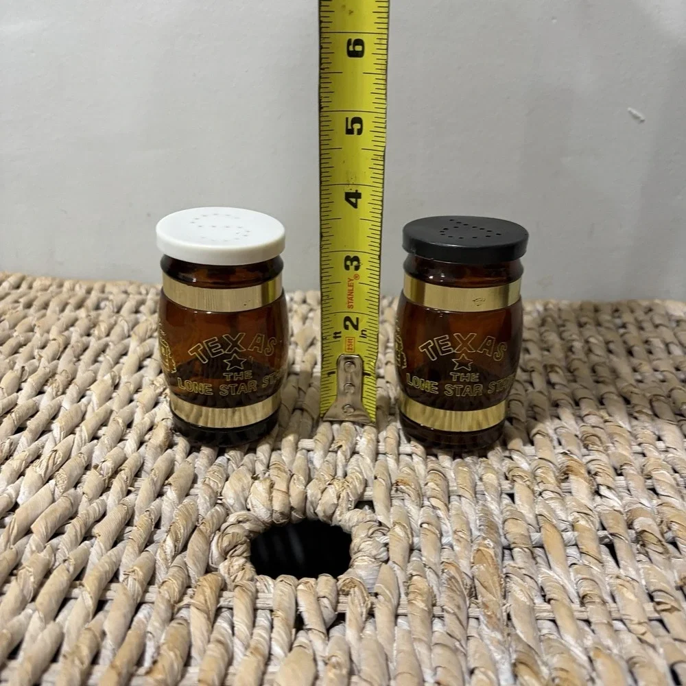 Vintage Salt Pepper Shakers TEXAS Barrell Glass Wooden Handles Lone Star State‎